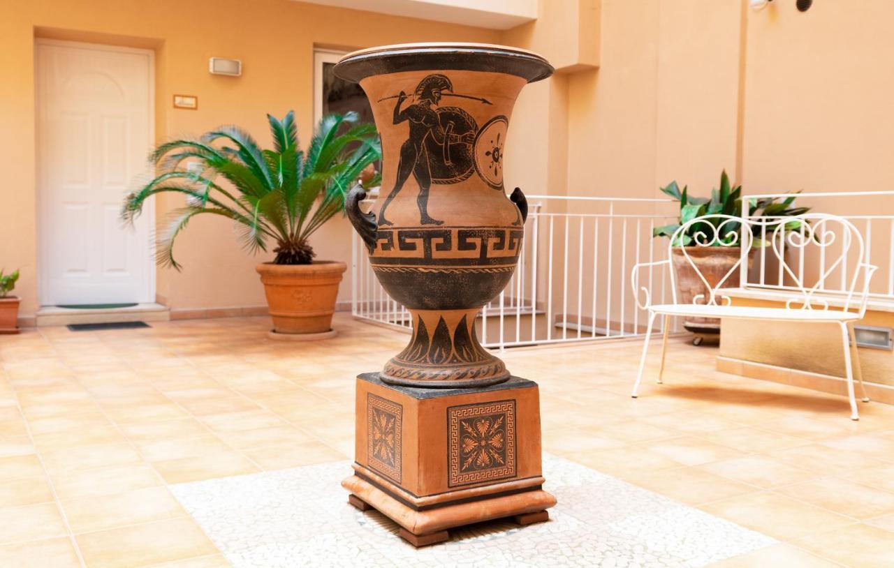 Il Cortile Delle Esperidi Apartment Lecce Luaran gambar