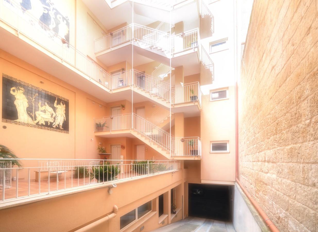Il Cortile Delle Esperidi Apartment Lecce Luaran gambar