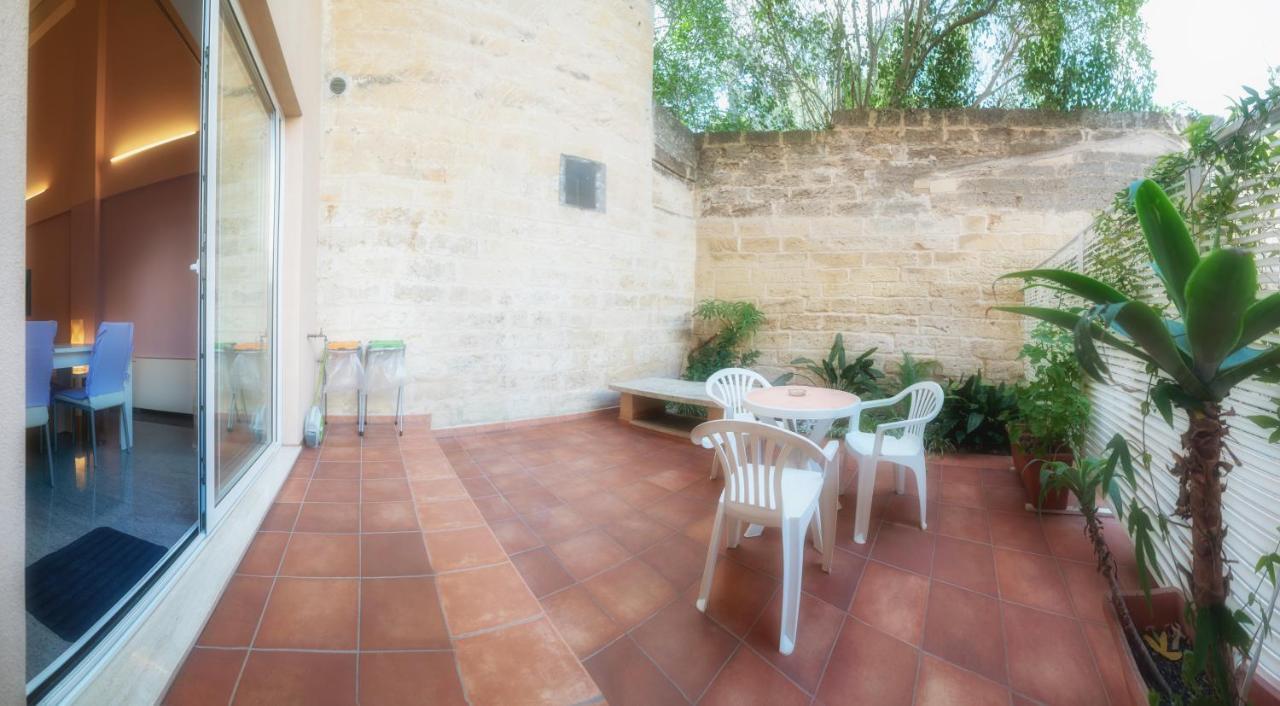 Il Cortile Delle Esperidi Apartment Lecce Luaran gambar