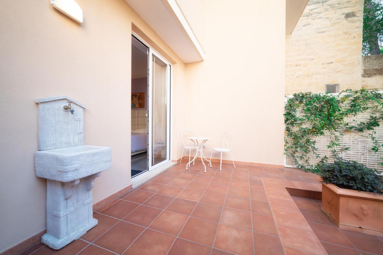 Il Cortile Delle Esperidi Apartment Lecce Luaran gambar