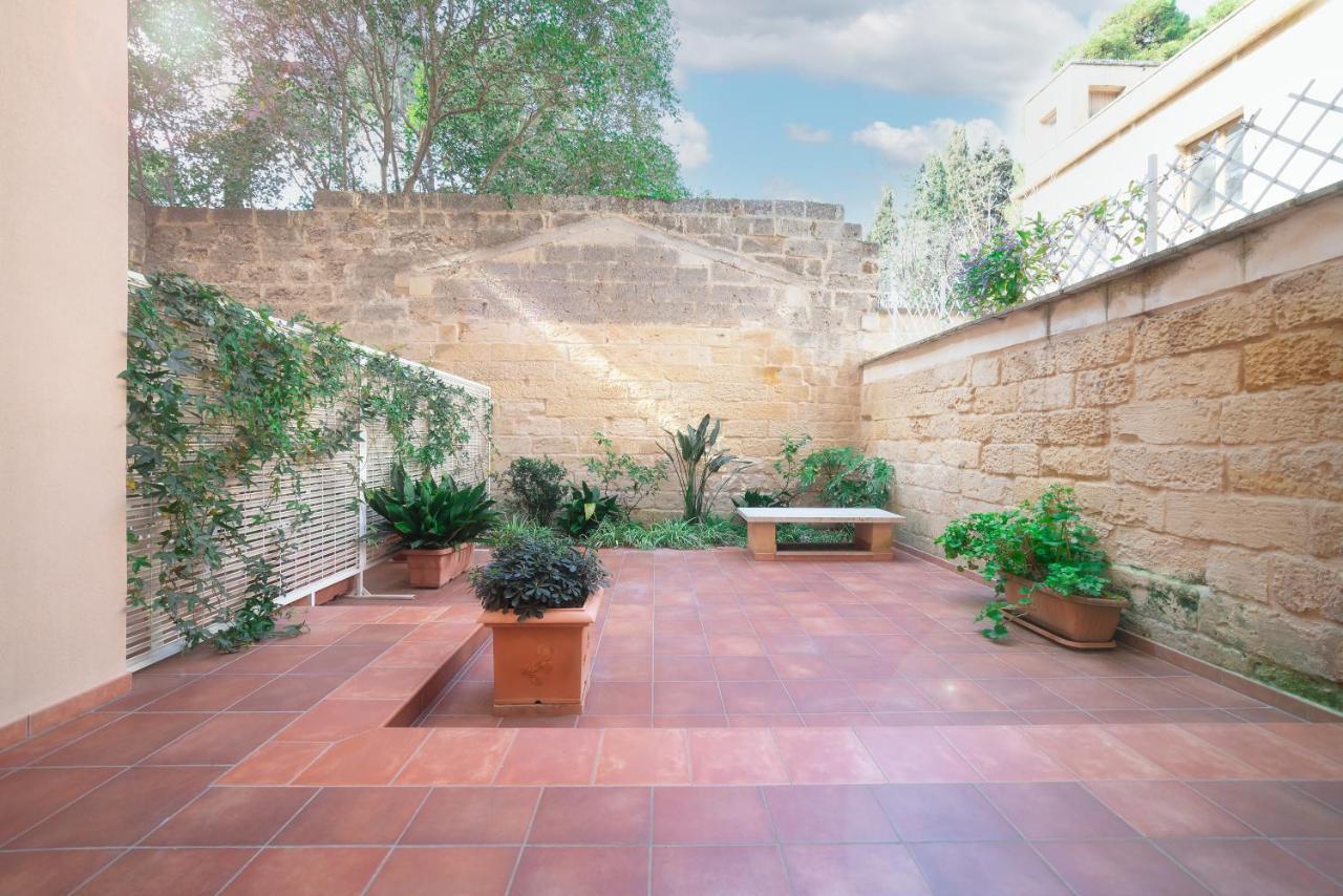 Il Cortile Delle Esperidi Apartment Lecce Luaran gambar