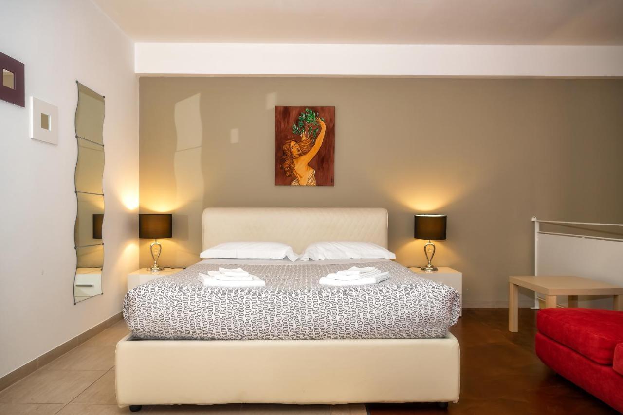 Il Cortile Delle Esperidi Apartment Lecce Luaran gambar