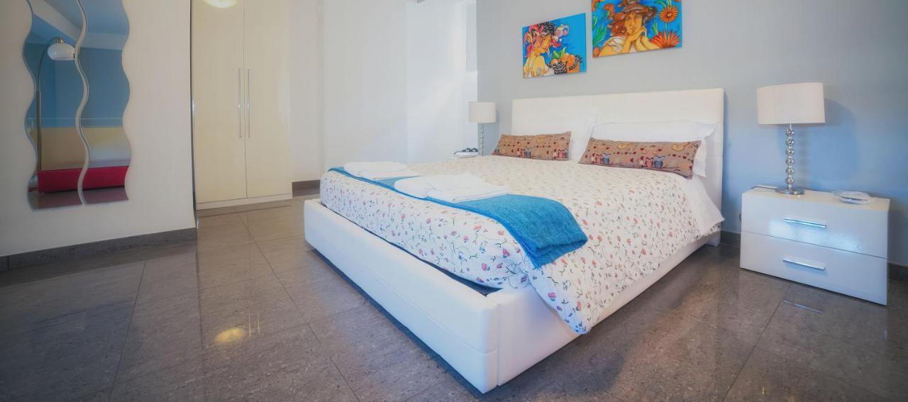 Il Cortile Delle Esperidi Apartment Lecce Luaran gambar
