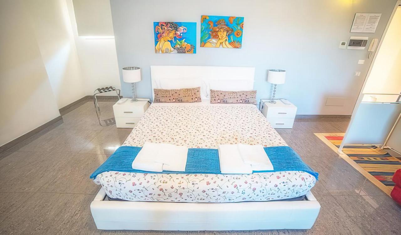 Il Cortile Delle Esperidi Apartment Lecce Luaran gambar